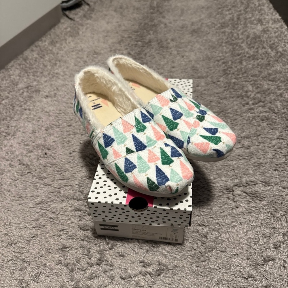Toms Colorful Geometric Flats